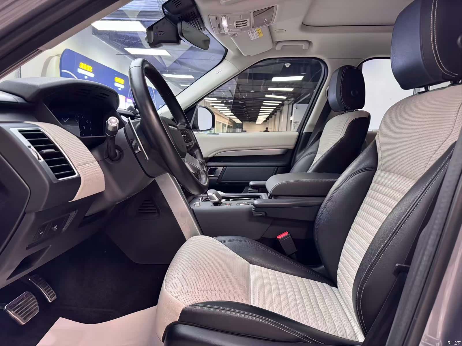 Land Rover Discovery, 2021 4