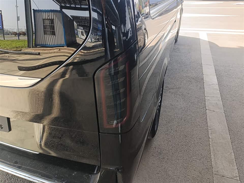 Mercedes-Benz V-class