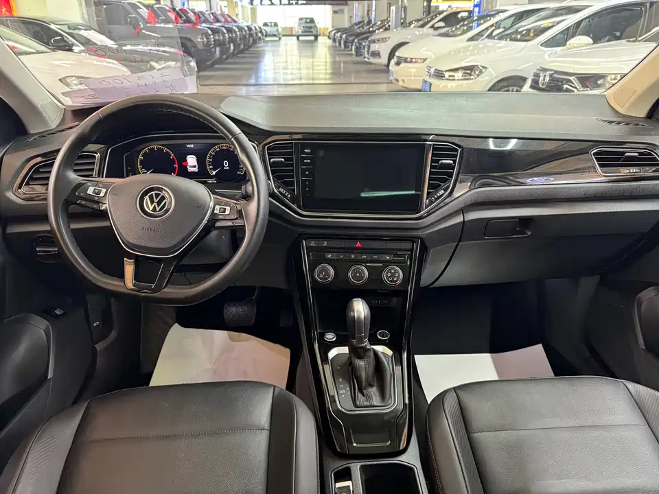 Volkswagen T-ROC exploring Songs