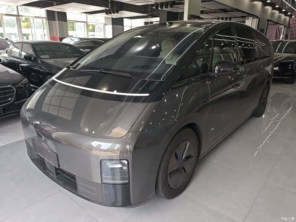 Li Auto MEGA, 2025 2