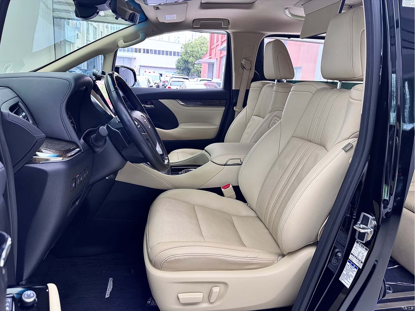 Toyota Alphard, 2022 9