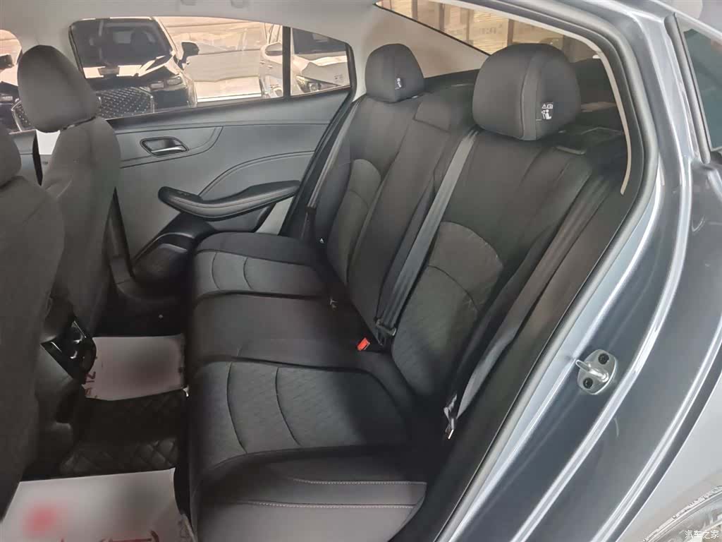 Roewe i5, 2025 15