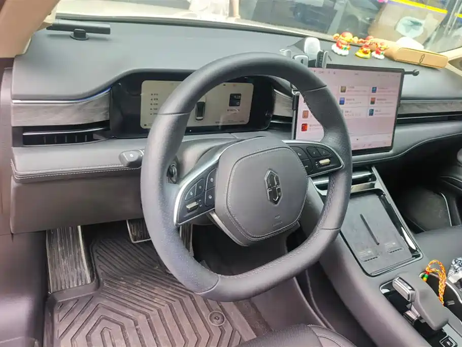 AITO Ask the world M5