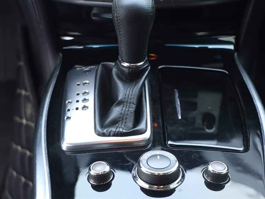 Infiniti Q70 Infiniti Q70