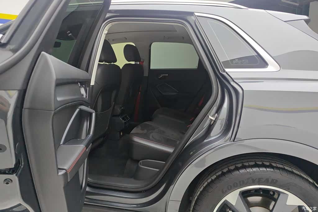Audi Q3, 2019 11