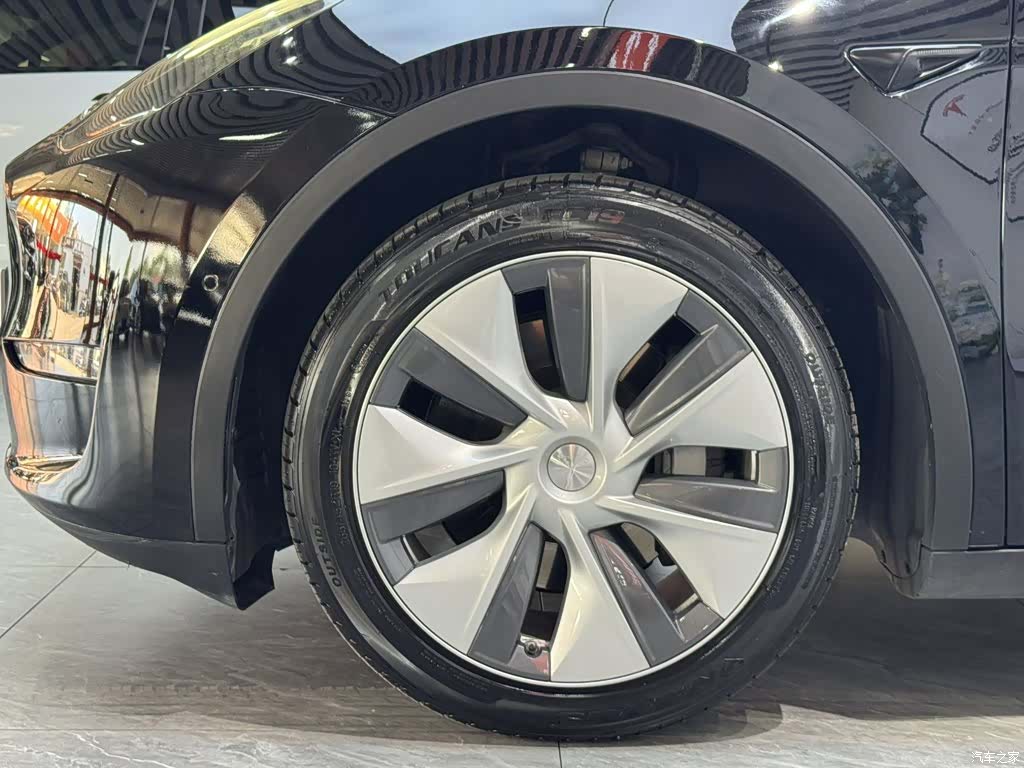 Tesla Model Y, 2022 23