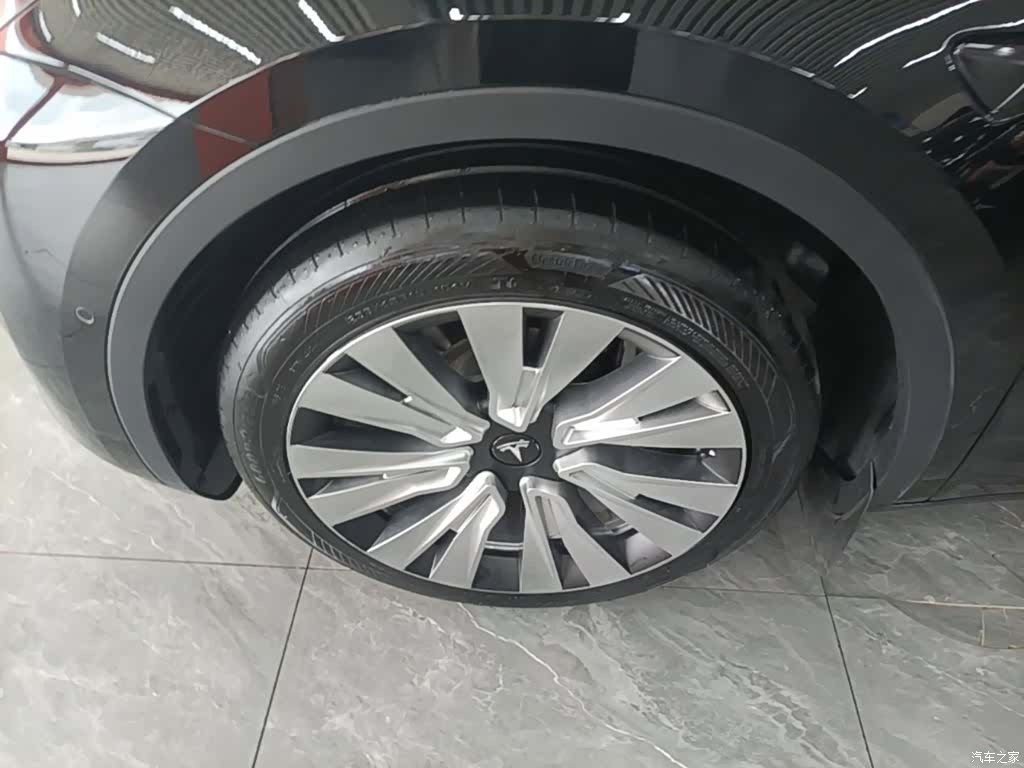 Tesla Model Y, 2022 23