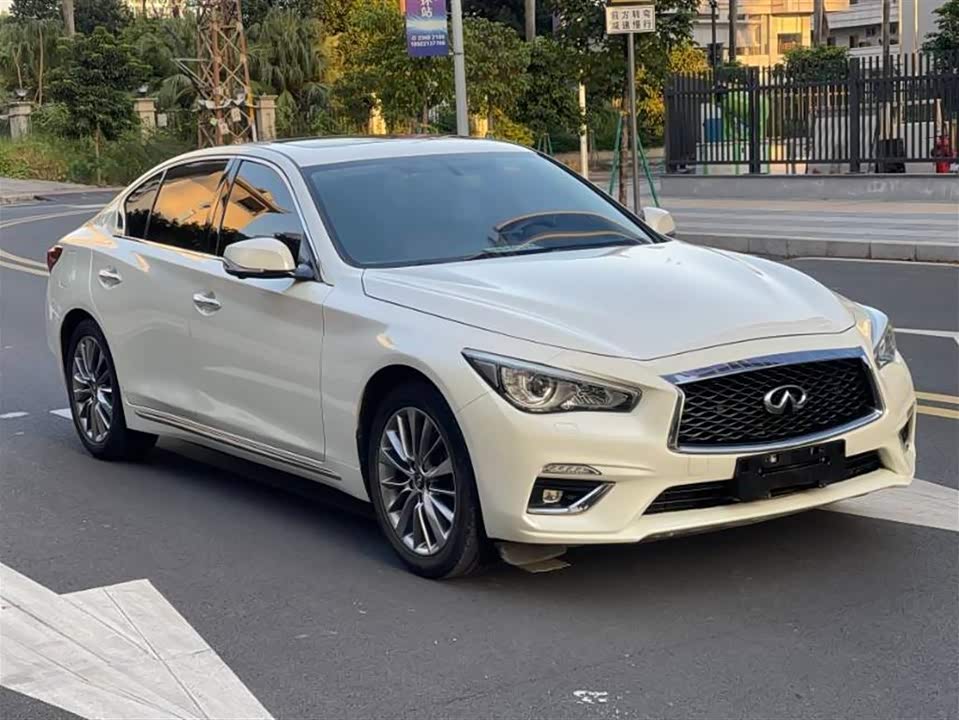 Infiniti Q50L