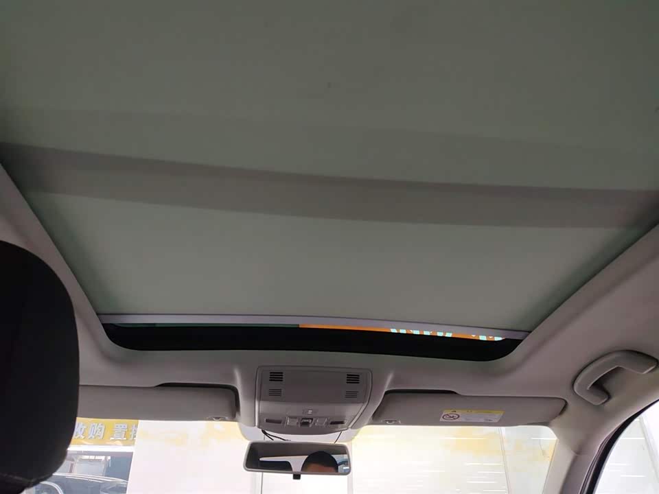 Volkswagen T-ROC exploring Songs