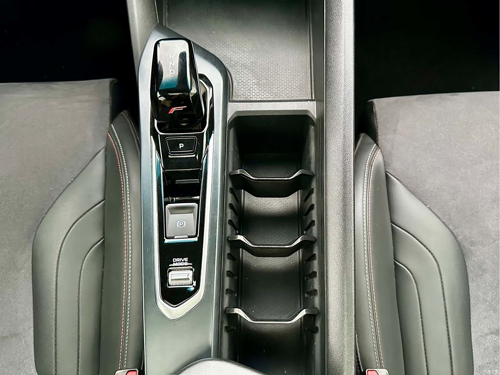 Geely Binray, 2022 14