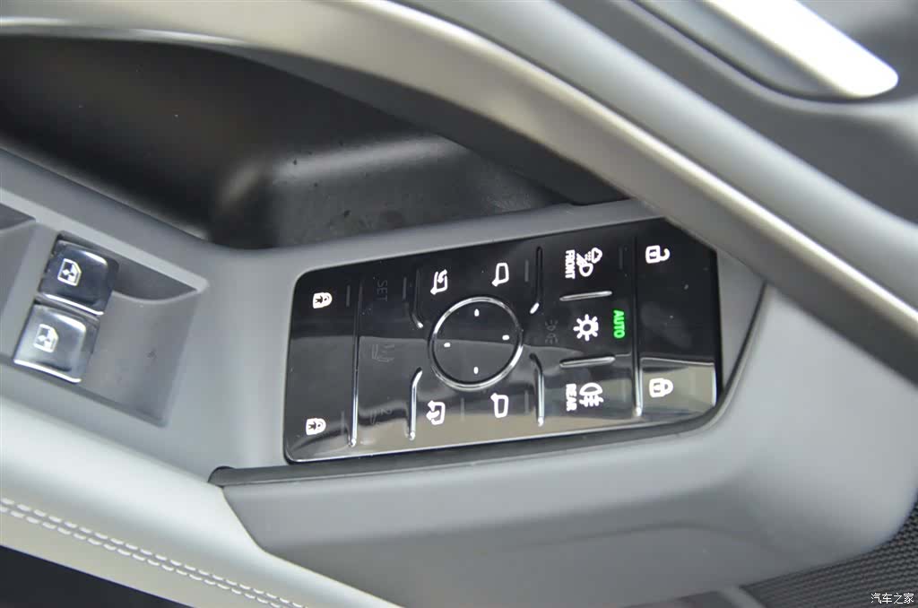 Audi Q5L, 2026 12