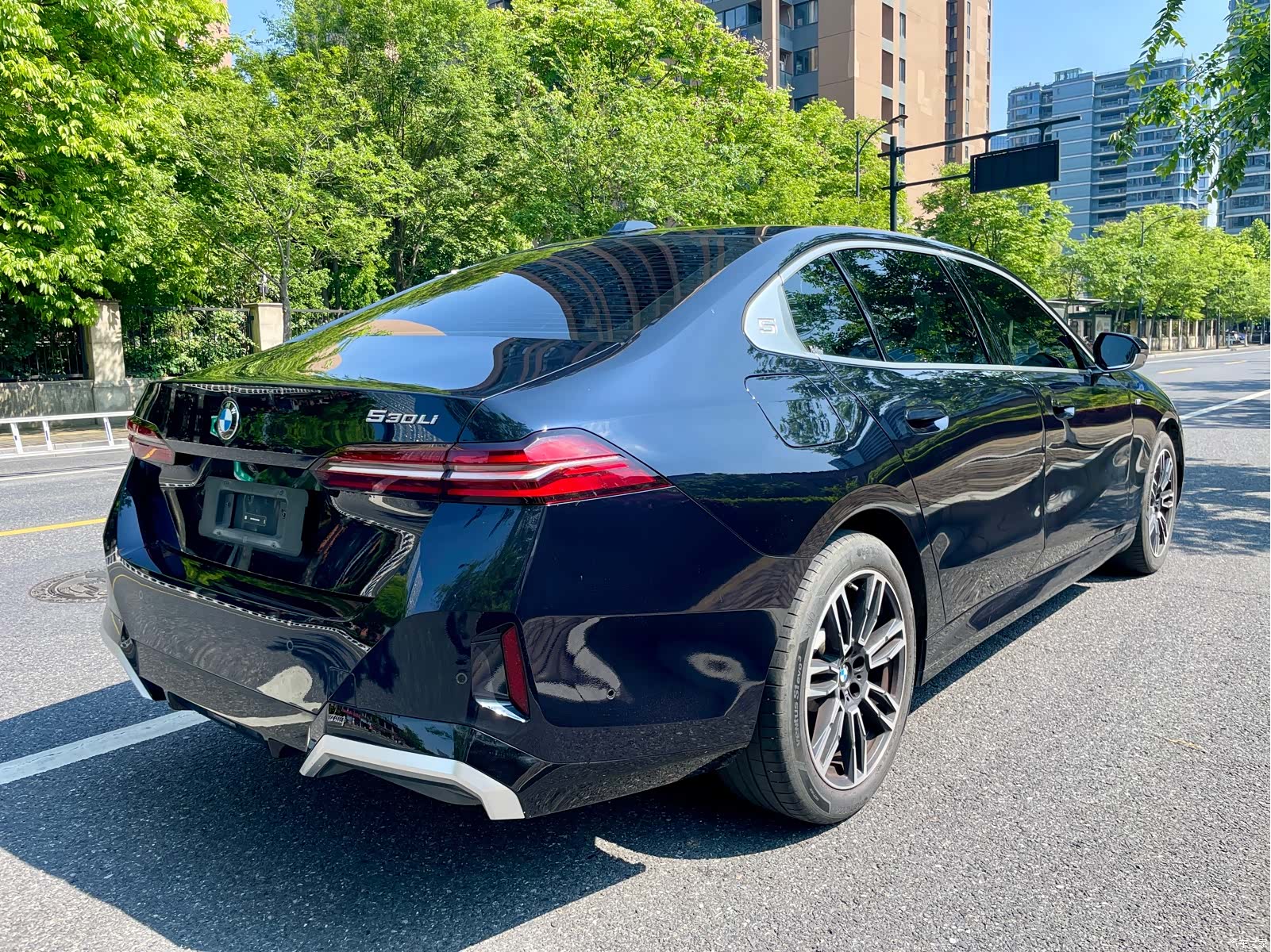 BMW 5 Series, 2025 7