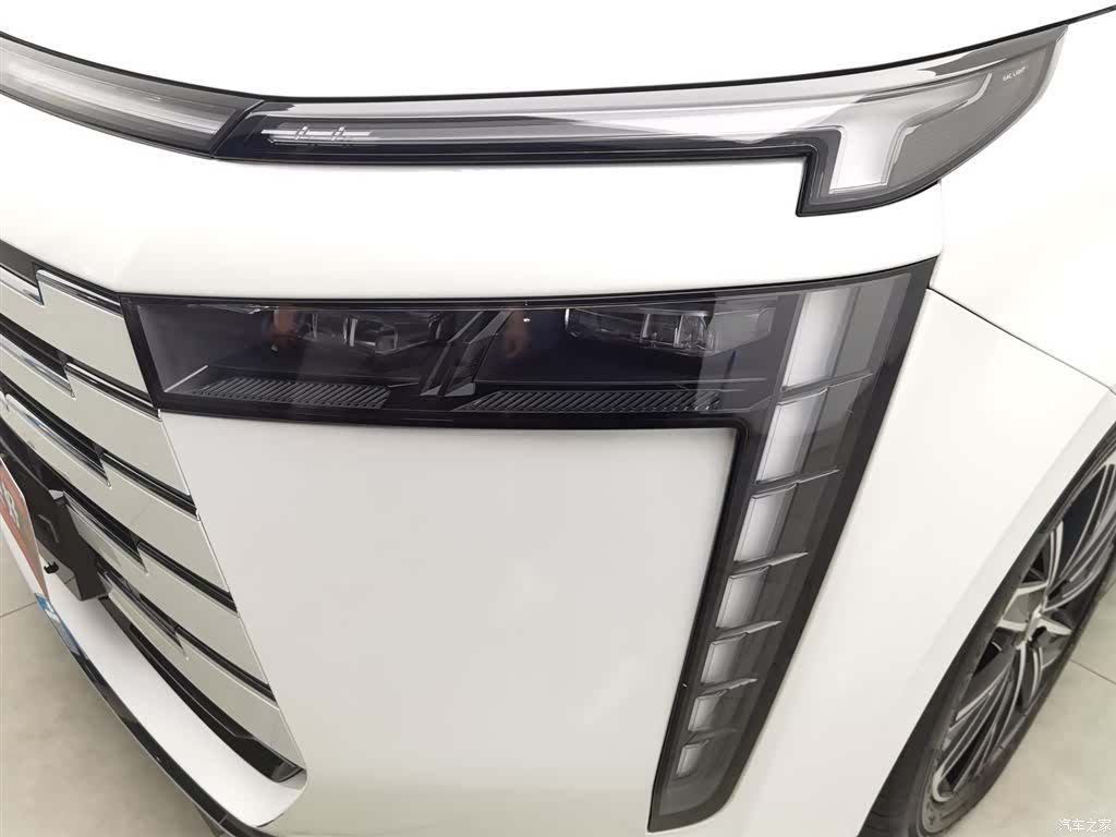 Trumpchi E8, 2024 7
