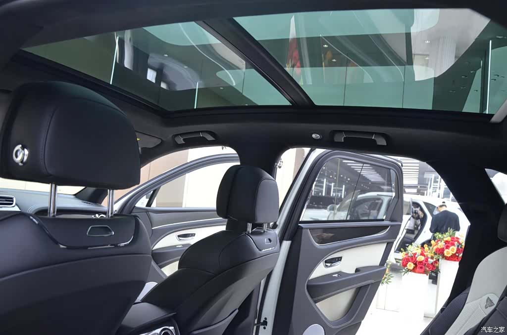 Bentley Bentayga, 2024 17
