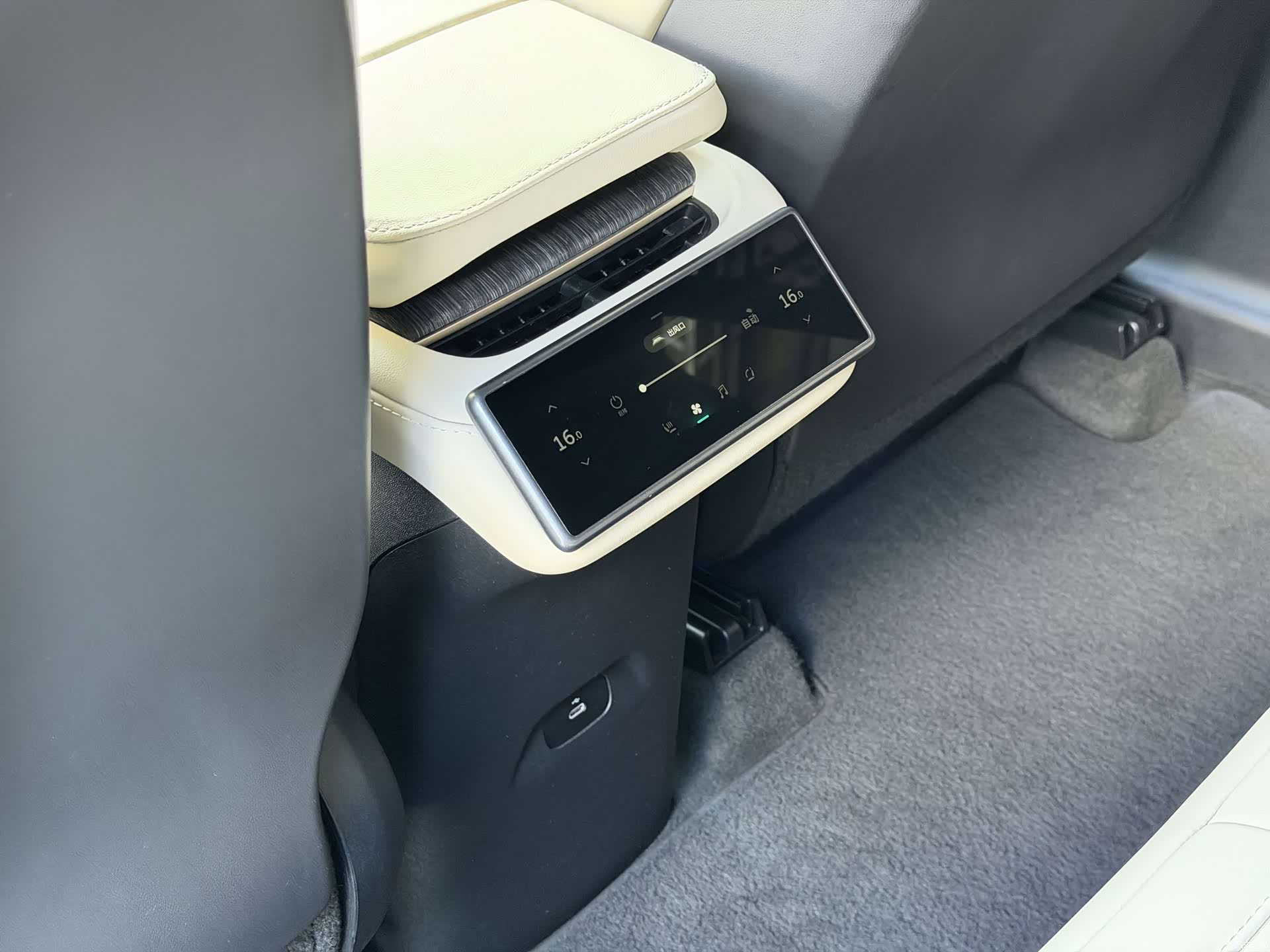 NIO ES6, 2024 11