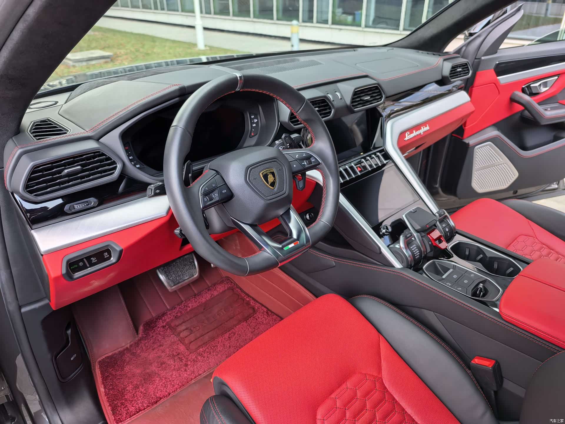 Lamborghini Urus, 2023 34