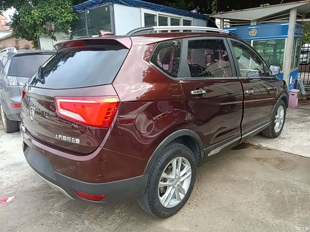 Wuling 560, 2016 6