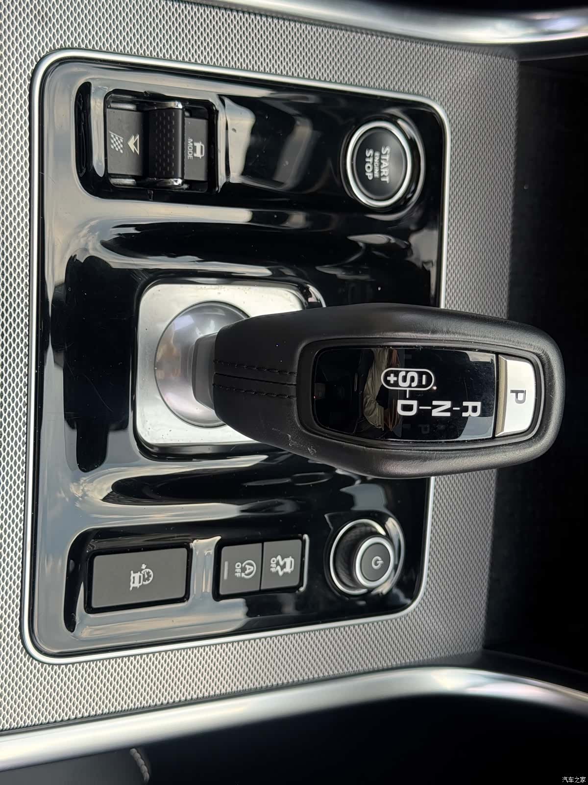 Land Rover XEL, 2021 14