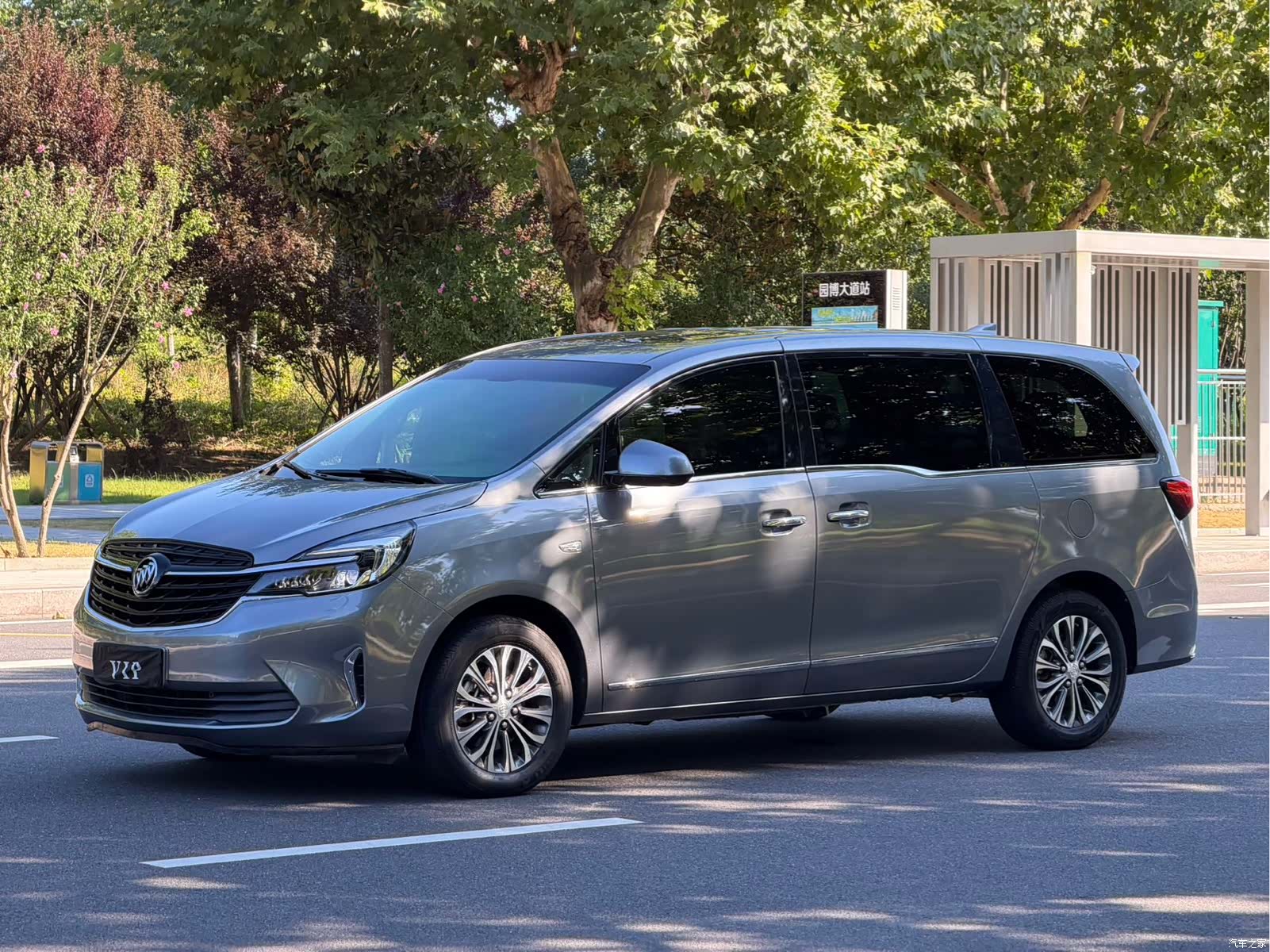 Buick GL8, 2020 1