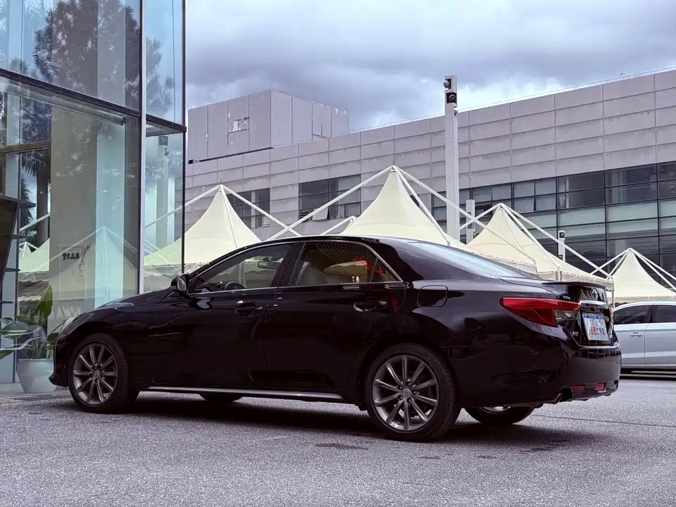 Toyota Reiz