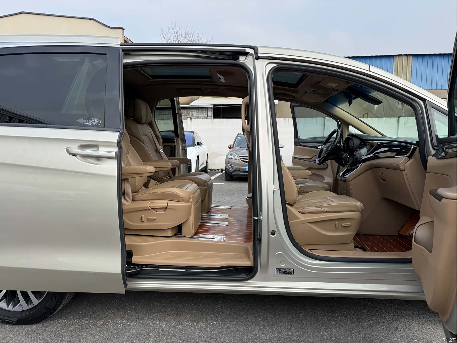 Buick GL8, 2018 все фото
