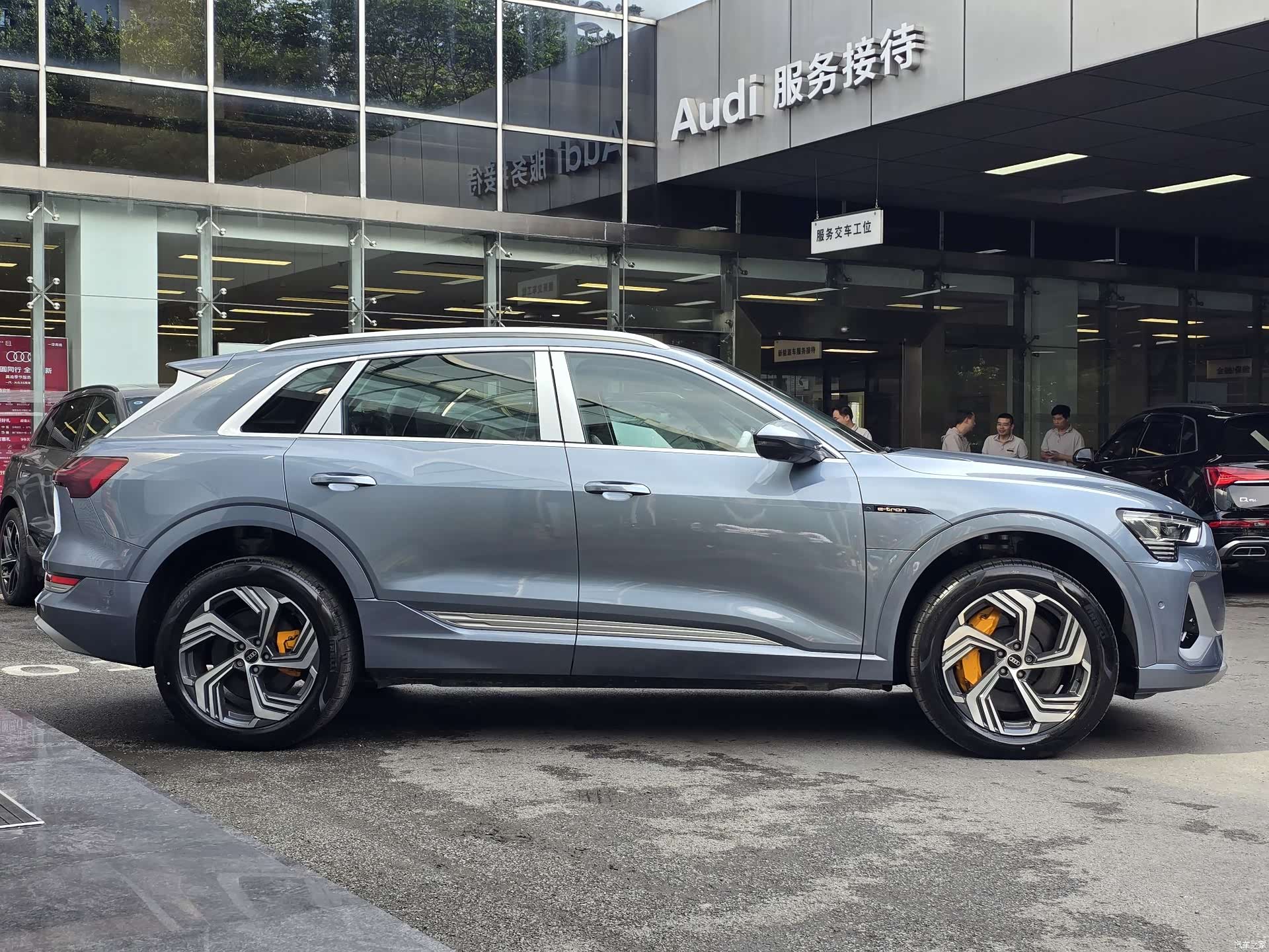 Audi e-tron, 2026 все фото