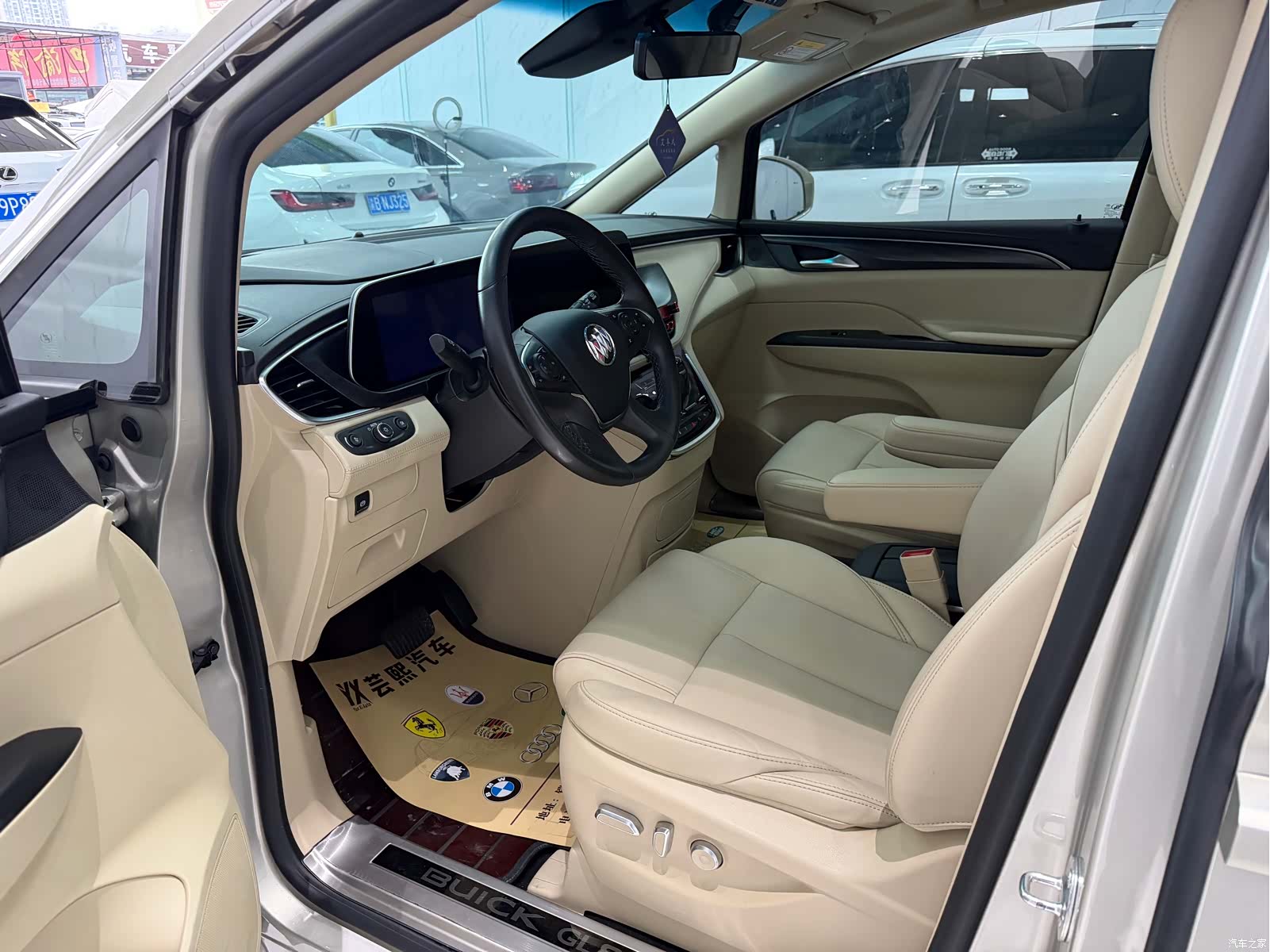 Buick GL8, 2022 3