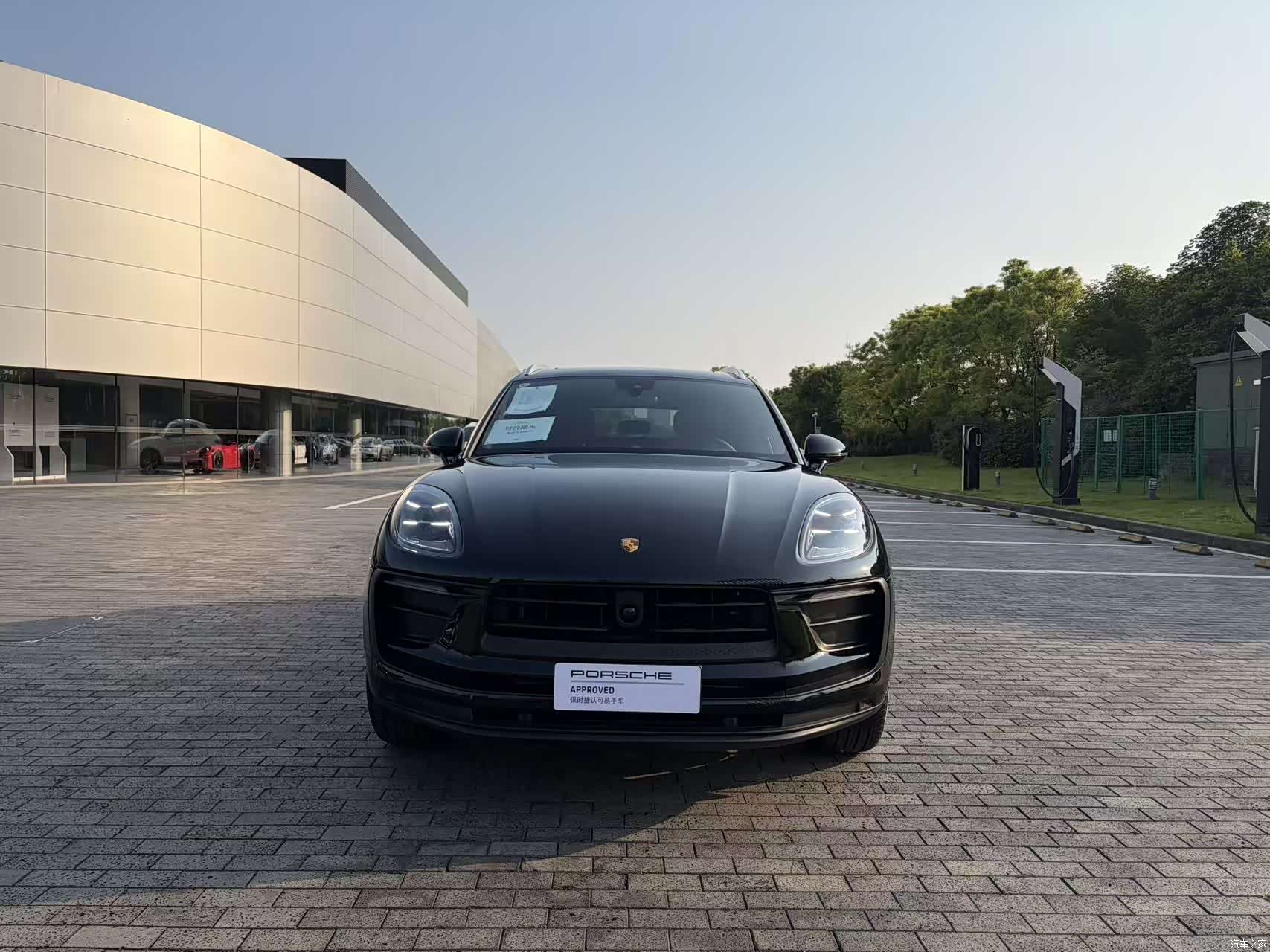 Porsche Macan, 1900 2