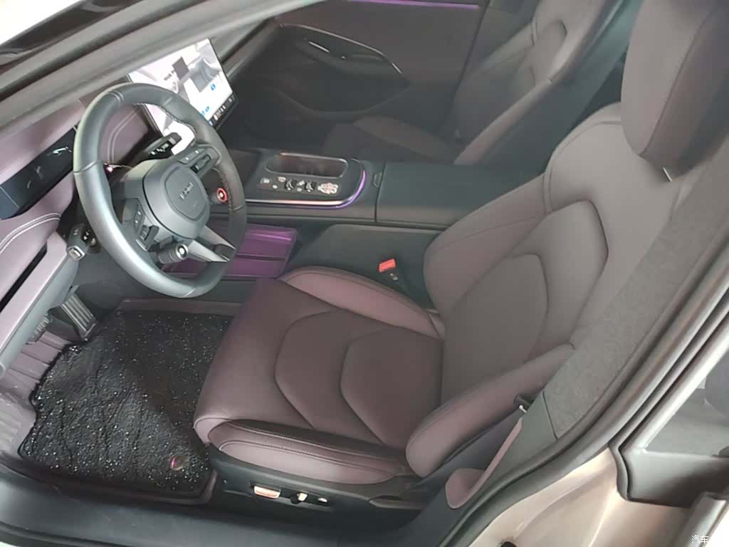 Xiaomi SU7, 2025 11