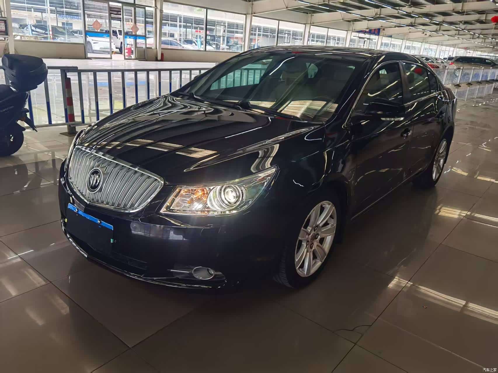 Buick LaCrosse, 2011 1