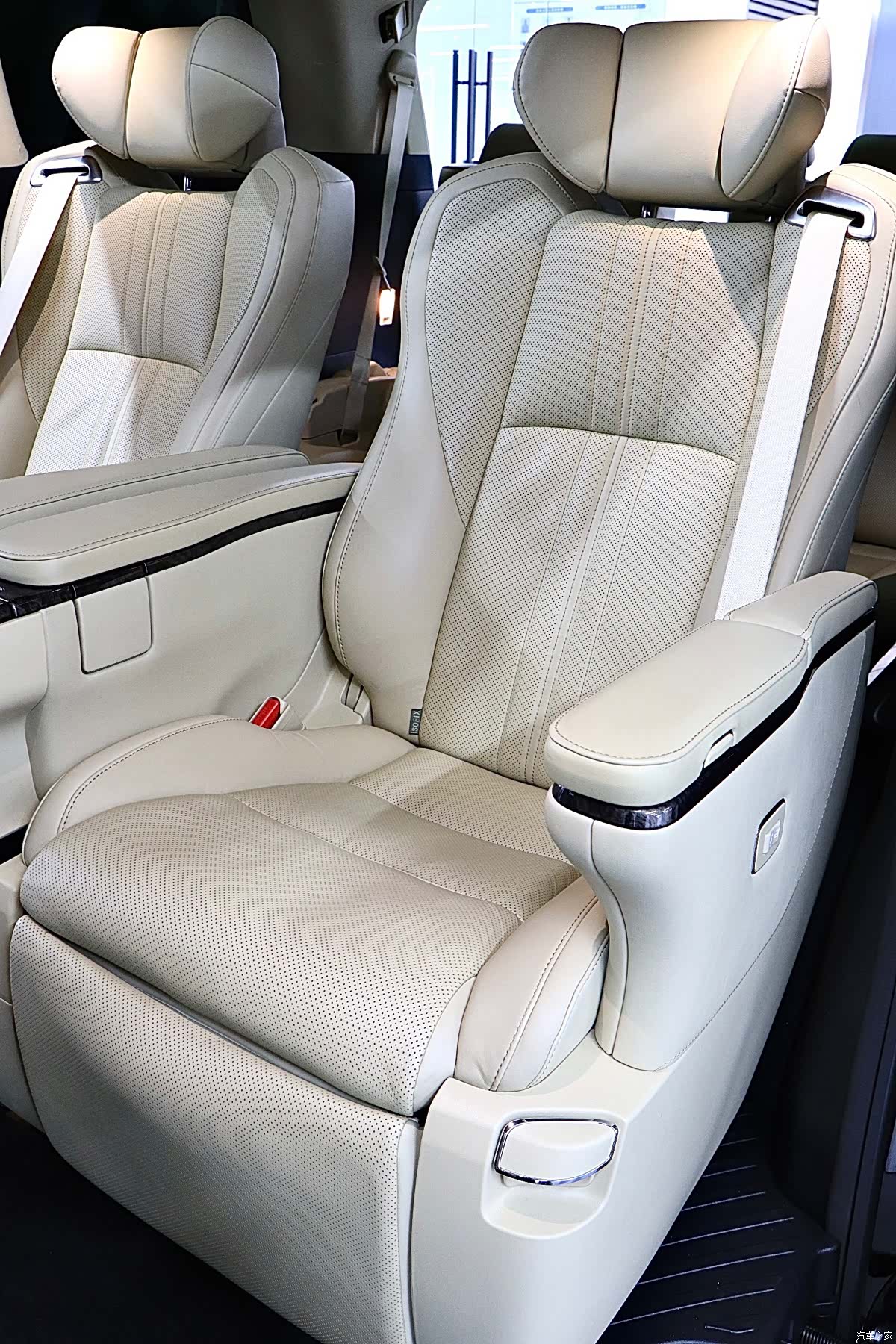 Toyota Vellfire, 2022 14