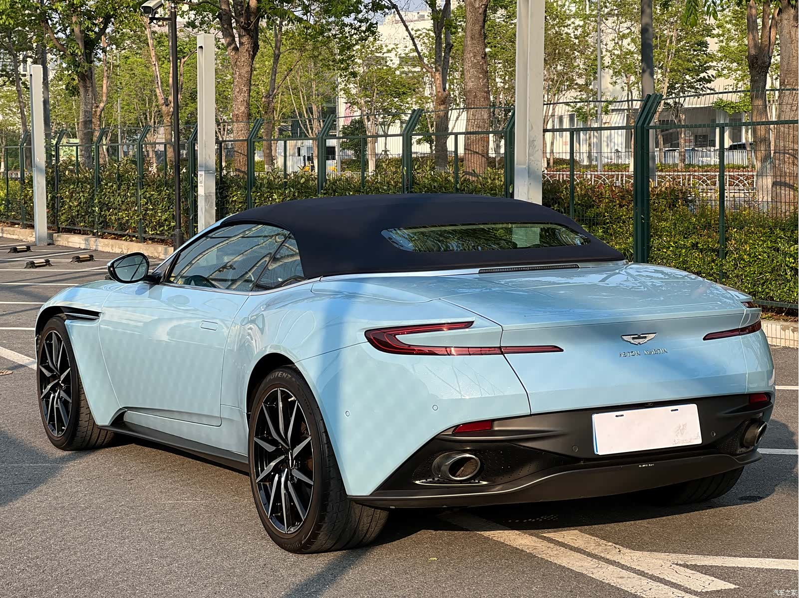 Aston Martin DB11, 2020 4