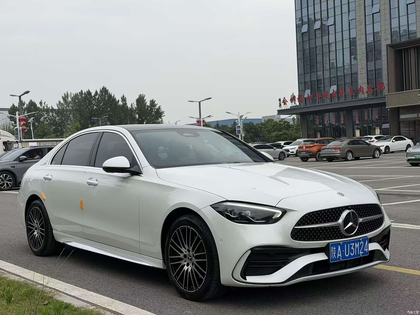 Mercedes-Benz C-Class, 2024 3
