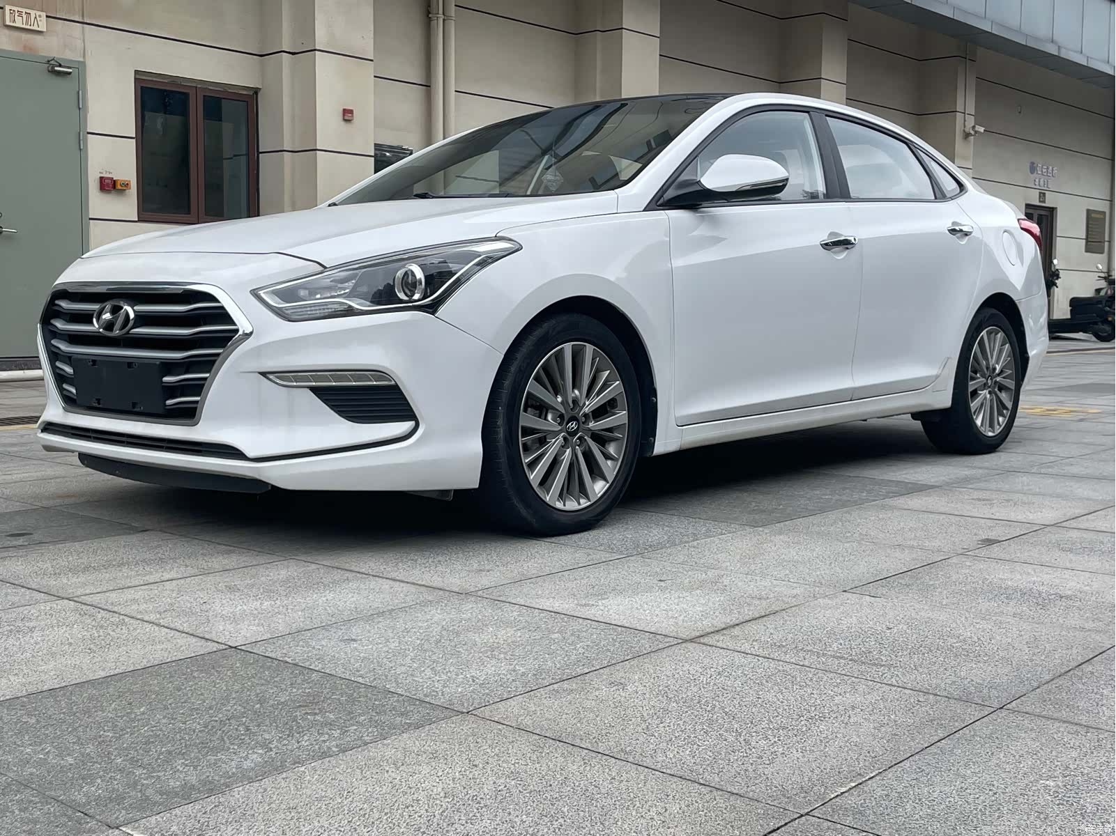 Hyundai GLS