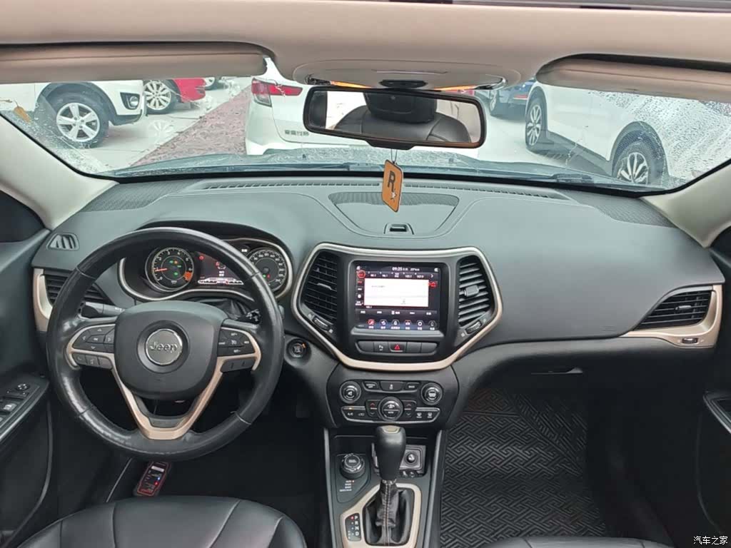 Jeep Cherokee, 2015 10