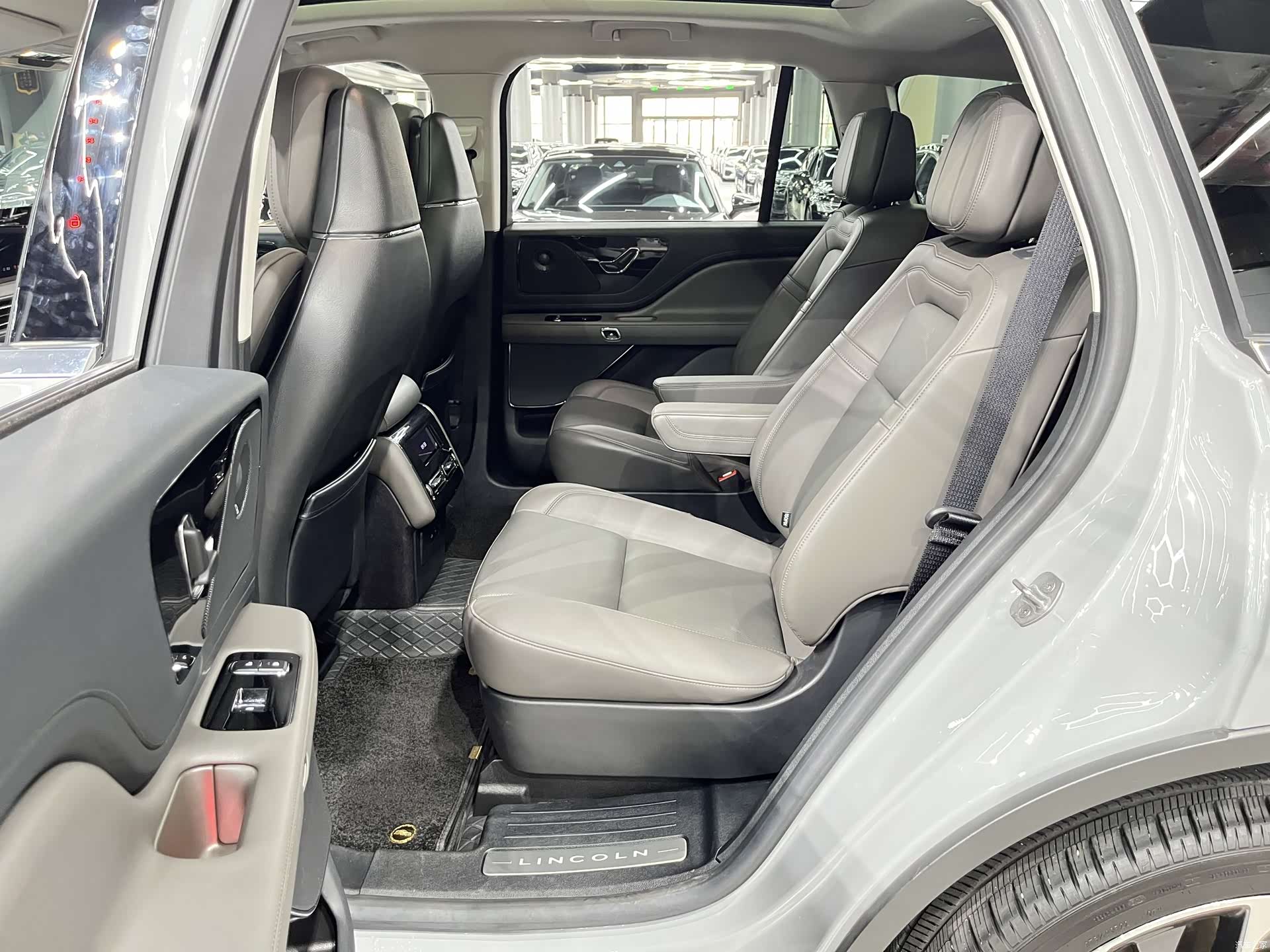 Lincoln Aviator, 2024 6