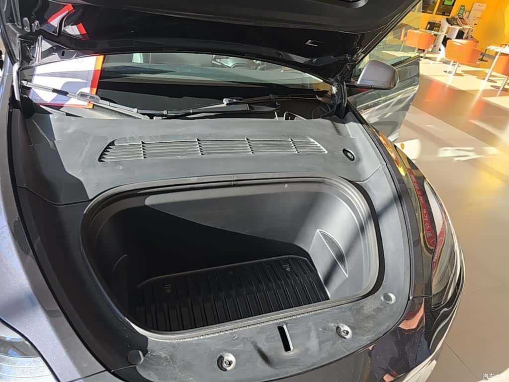 Tesla Model Y, 2024 20
