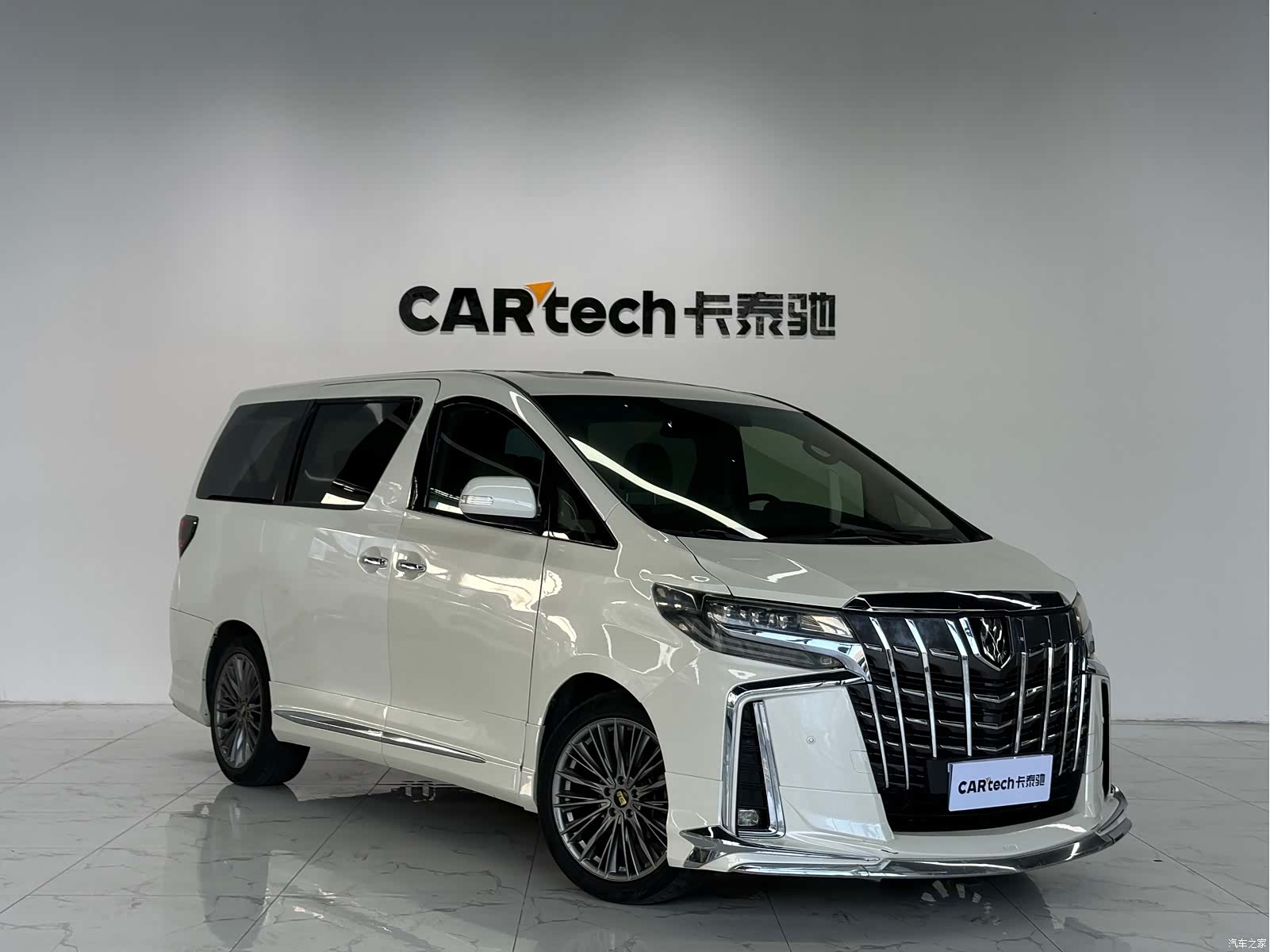 Toyota Alphard, 2012 3
