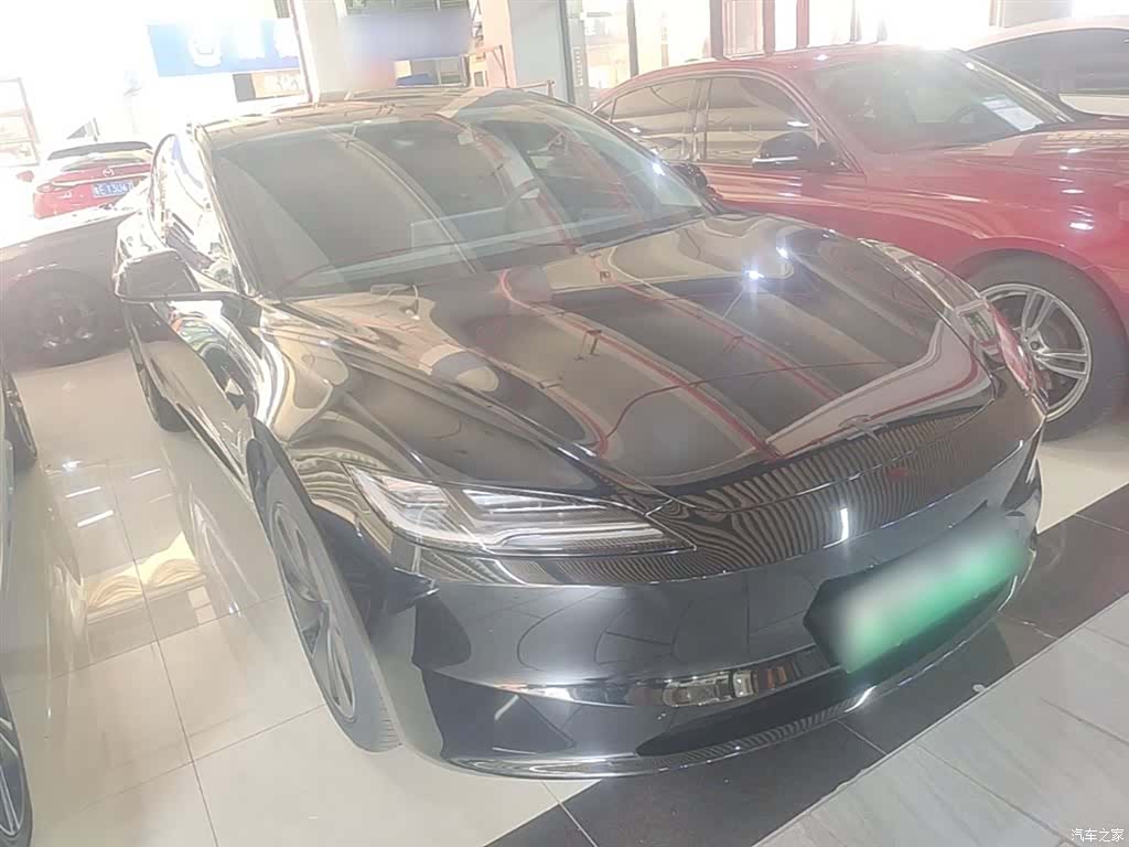 Tesla Model 3, 2025 4