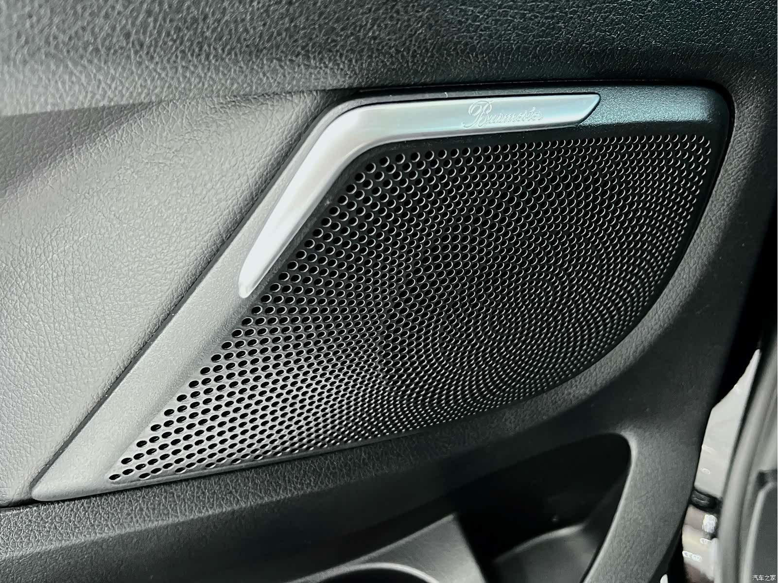 Mercedes-Benz V-Class, 2025 24
