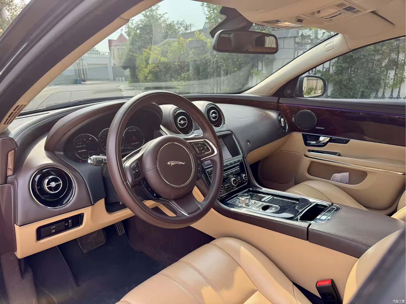 Jaguar XJ, 2013 6