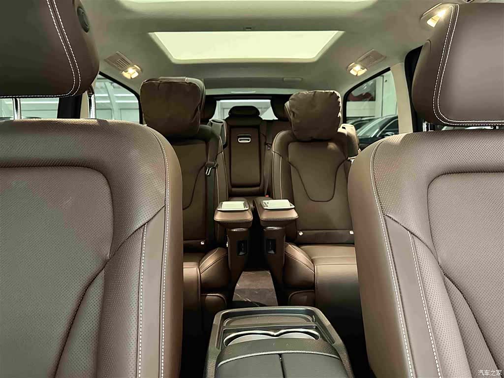 Mercedes-Benz V-Class, 2025 16