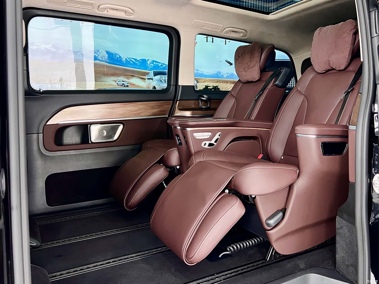 Mercedes-Benz V-Class, 2024 10