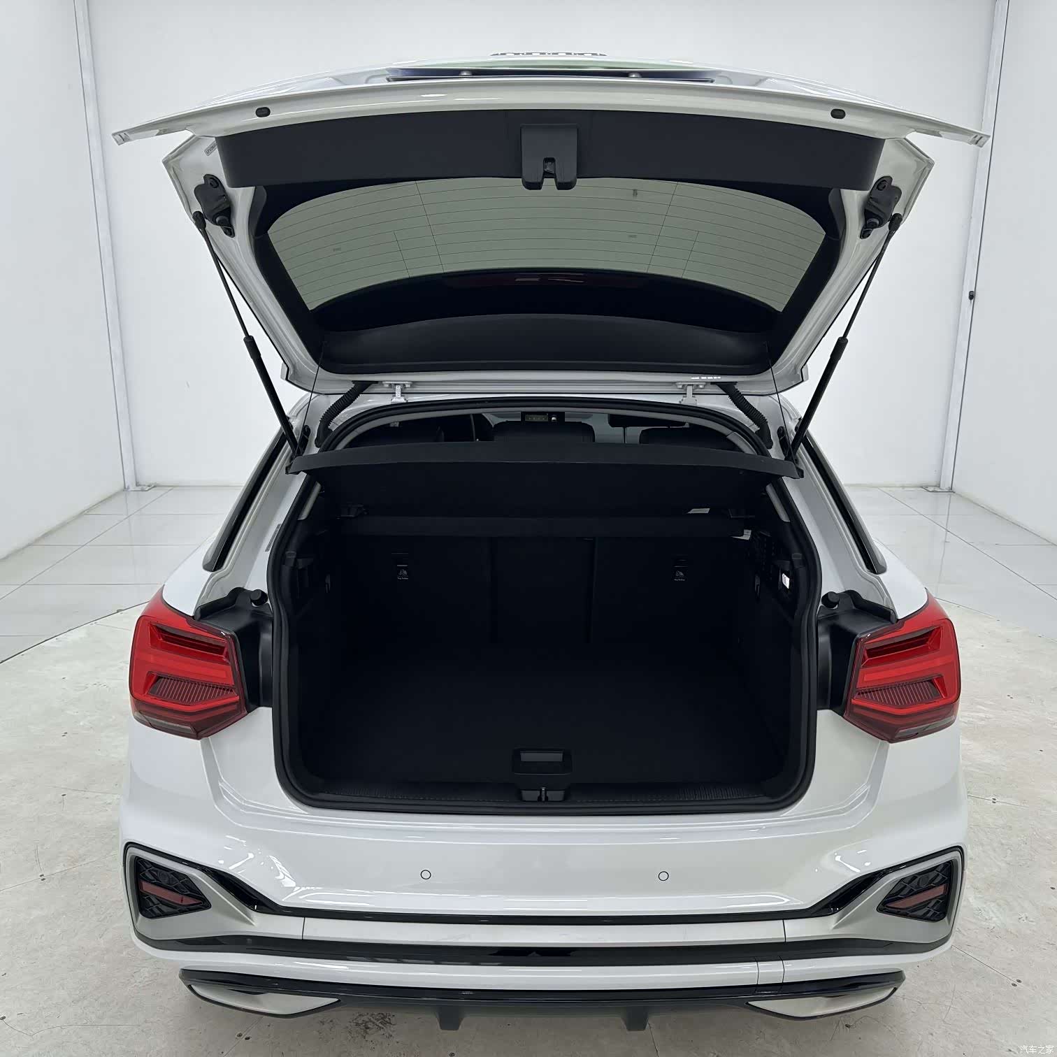 Audi Q2L, 2023 15