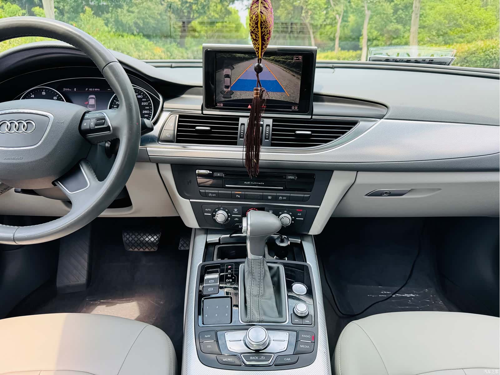 Audi A6L, 2015 11