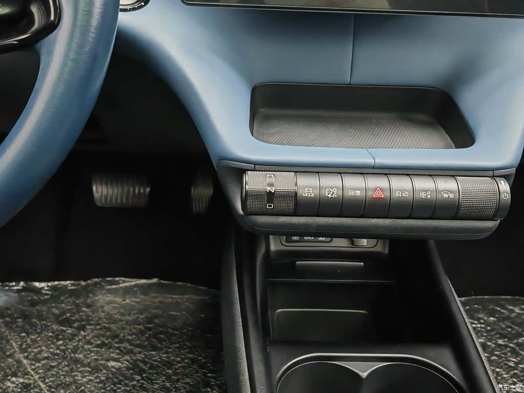 BYD Dolphin, 2022 13