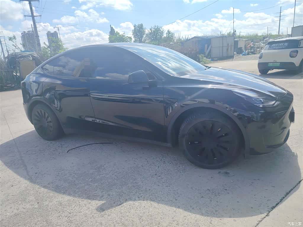 Tesla Model Y, 2023 4