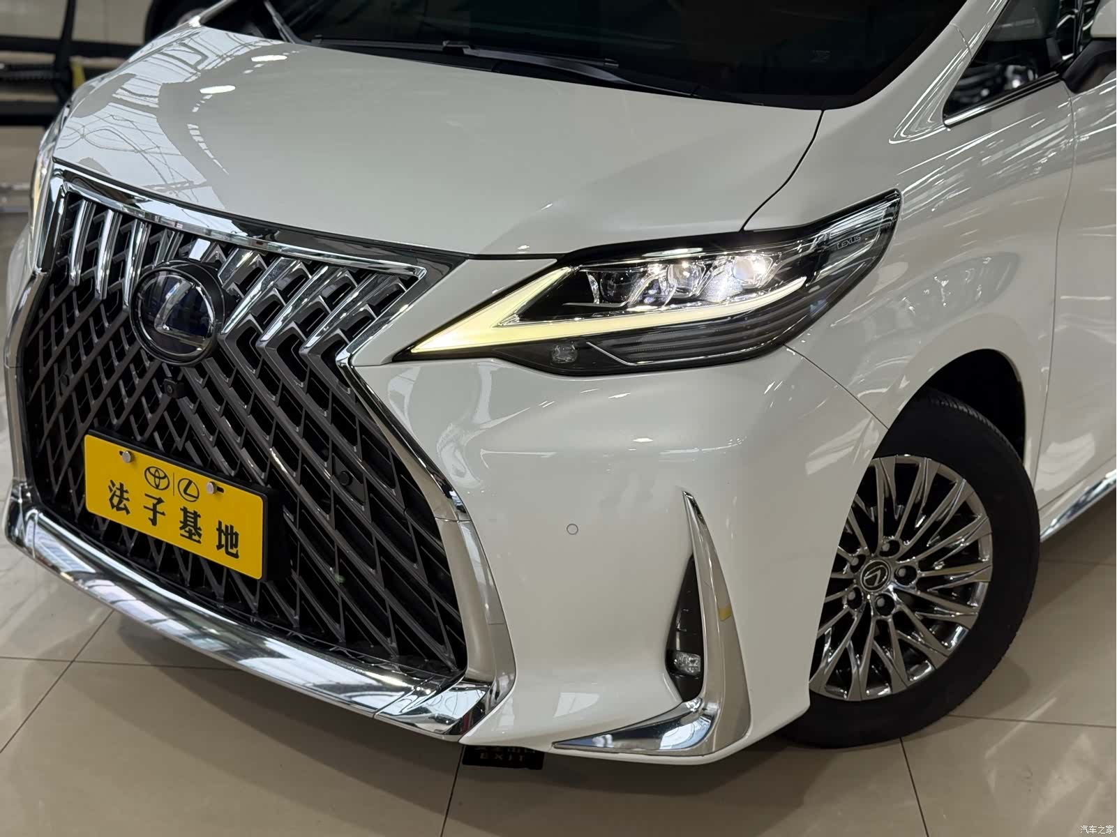 Lexus LM, 2021 все фото