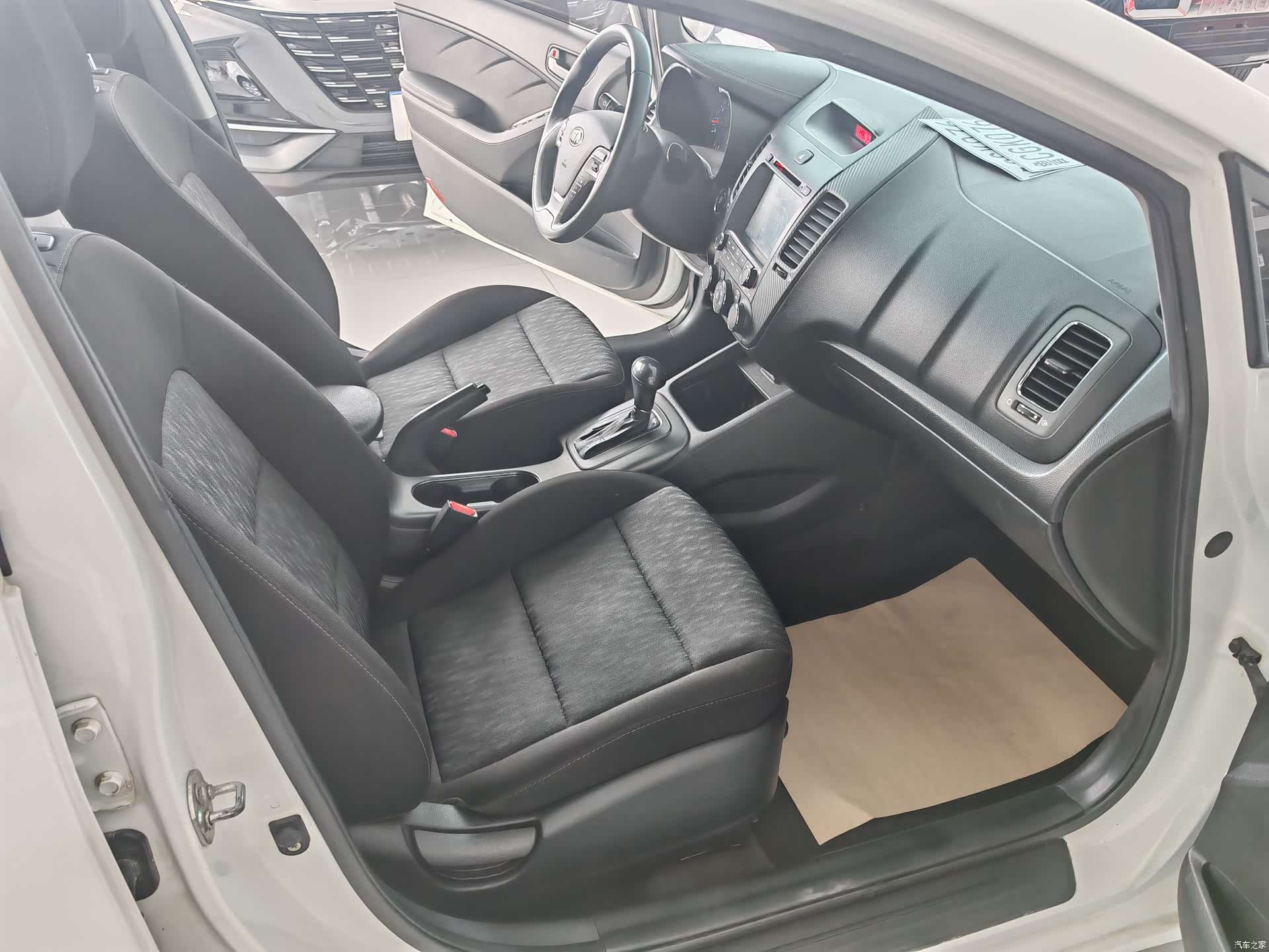 Kia K3, 2014 10
