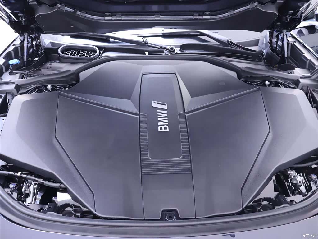 BMW i7, 2023 24